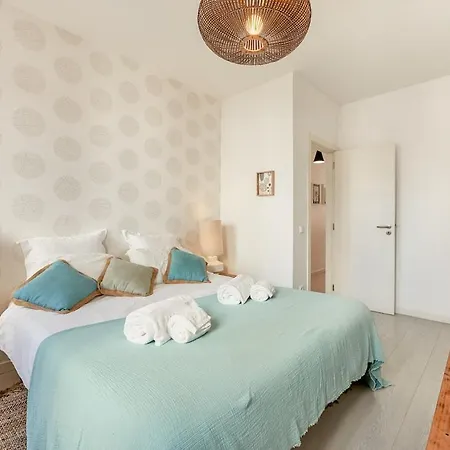 Enjoy Graca With A Balcony Overlooking The River Lissabon